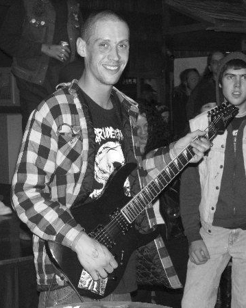 Noisear - Dorian on Guitar Live