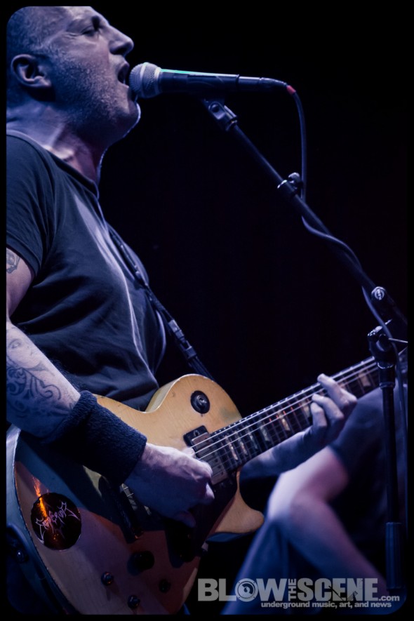 Tombs-band-008