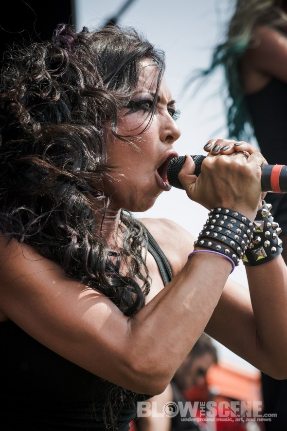 Butcher-Babies-Mayhem-Fest-2013-band-0133