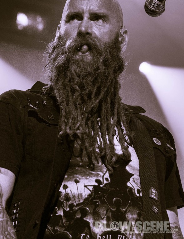 Five-Finger-Death-Punch-Mayhem-Fest-2013-band-0334