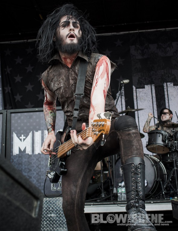 Motionless-In-White-Mayhem-Fest-2013-band-095