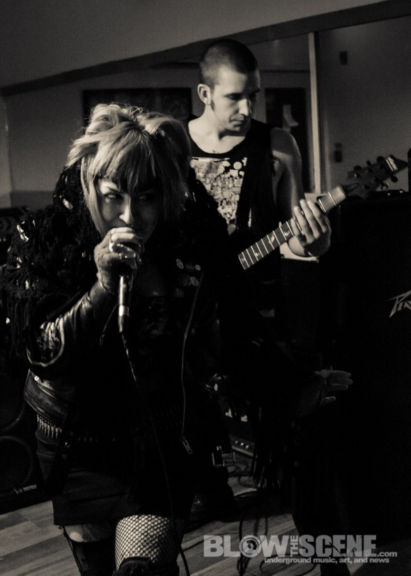 Severed-band-001