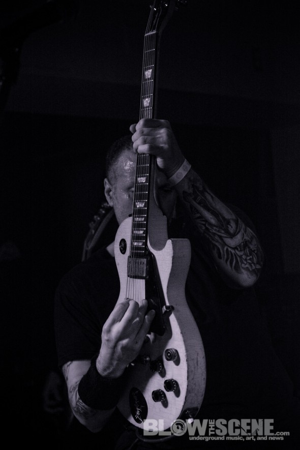 Tombs-band-014
