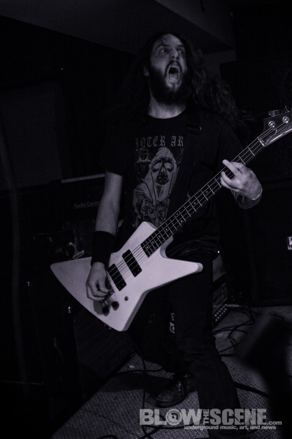 Tombs-band-063