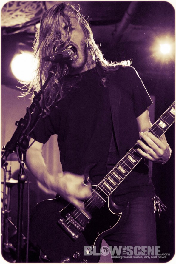 Pale-Shelter-band-006