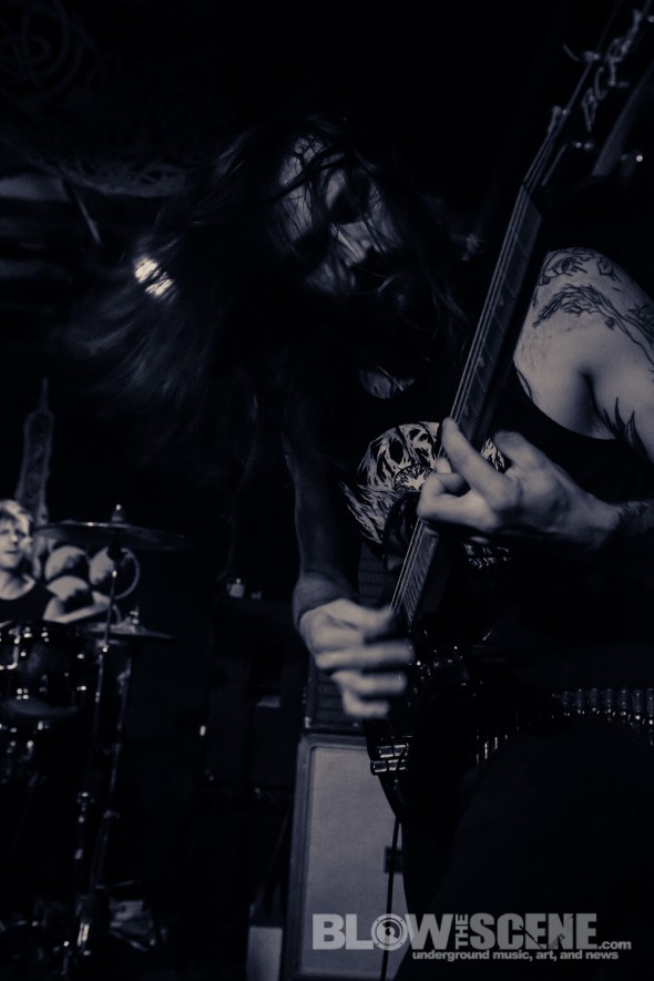 Tombs-band-032