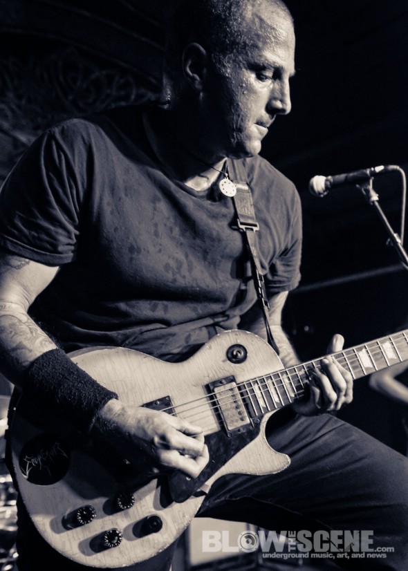 Tombs-band-039