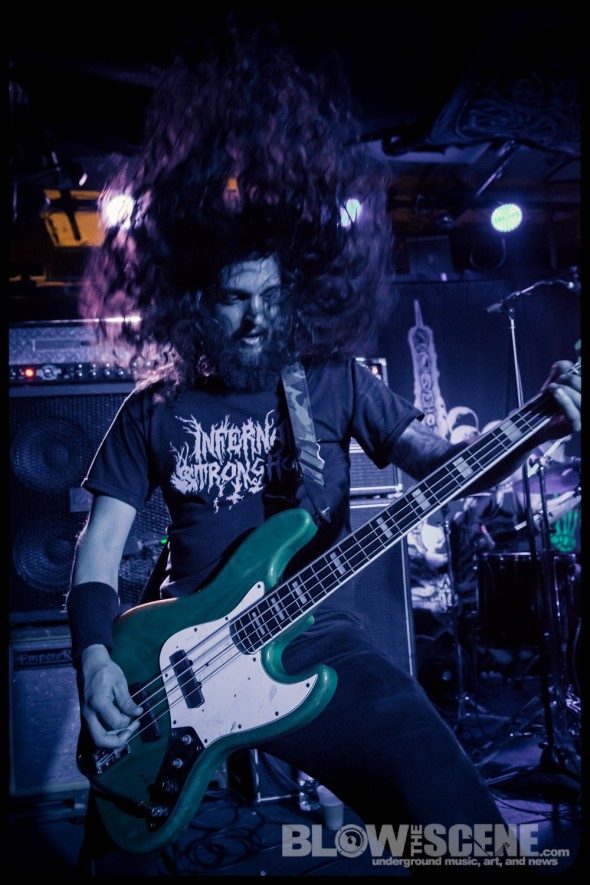 Tombs-band-040