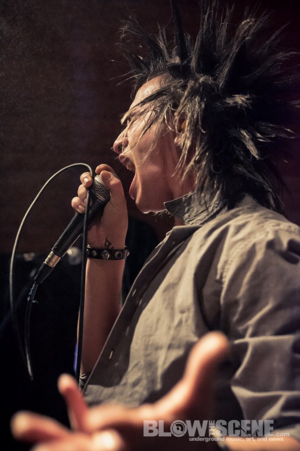 Hate-and-War-band-033