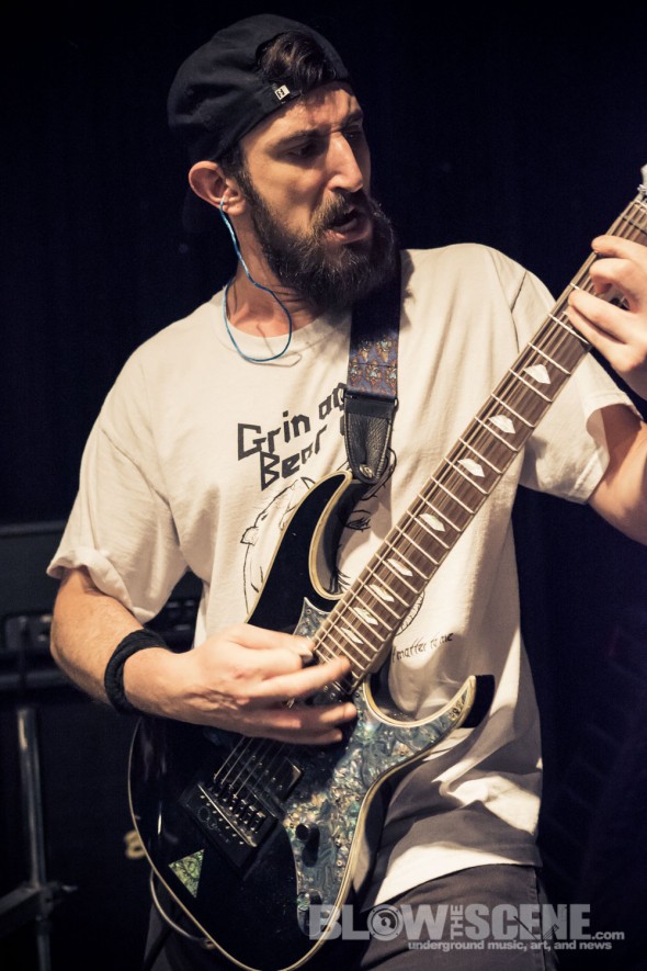 Die Choking-band-013